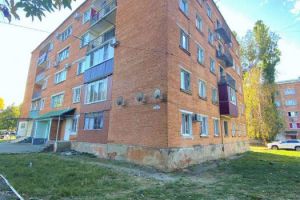 Продам квартиру 3-х комнатную с общей площадью 97м2, 4/5 эт., на улице Хакурате, г. Майкоп, Адыгея респ., Россия, агентство JCat