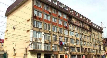 Купить квартиру 2-х комнатную, 137.8 кв. м. Фотография №1 Продам квартиру 2-х комнатную с общей площадью 137.8м2, 6/7 эт., на улице Энгельса, г. Махачкала, Дагестан респ., Россия, агентство Джойнио. Фотография №1