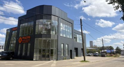 Сдам торговое помещение с общей площадью 1300м2, на улице Производственная, Октябрьский пр-кт. район, г. Киров, Кировская обл., Россия, агентство JCat. Фотография №1