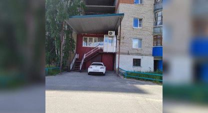 Купить торговое помещение, 146.8 кв. м. Фотография №1 Продам торговое помещение с общей площадью 146.8м2, на улице 5-й микро, г. Стрежевой, Томская обл., Россия, агентство Джойнио. Фотография №1