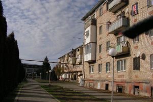 Продам квартиру 2-х комнатную с общей площадью 44.3м2, 3/4 эт., на улице Гагарина, г. Пок кавказский, Карачаево-Черкесия респ., Россия, агентство Джойнио