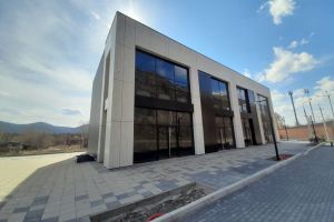 Сдам торговое помещение с общей площадью 300м2, на улице Лесная, г. Красноярск, Красноярский край, Россия, агентство JCat