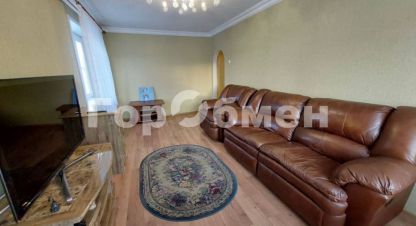 Купить квартиру 2-х комнатную, 42.6 кв. м. Фотография №1 Продам квартиру 2-х комнатную с общей площадью 42.6м2, 2/5 эт., на улице Гагарина, г. Магадан, Магаданская обл., Россия, агентство ГорОбмен. Фотография №1