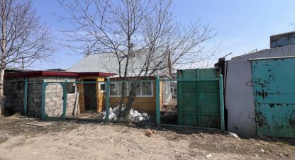 Продам дом с общей площадью 78.6м2, на улице 2-я транзитная, г. Магадан, Магаданская обл., Россия, агентство Агентство недвижимости СДЕЛКА. Фотография №1