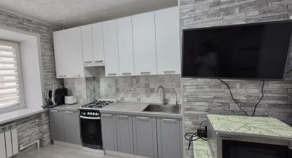 Купить квартиру 2-х комнатную, 56.8 кв. м. Фотография №1 Продам квартиру 2-х комнатную с общей площадью 56.8м2, 1/3 эт., на улице Малая рыбацкая, г. Углич, Ярославская обл., Россия, агентство ИП Фёдорова. Фотография №1