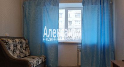 Продам квартиру с общей площадью 17.6м2, 1/5 эт., на улице Ленинградская тихвин 4-й микро, Тихвинский район, г. Тихвин, Ленинградская обл., Россия, агентство Александр-Недвижимость. Фотография №1