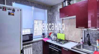 Продам квартиру 2-х комнатную с общей площадью 49.6м2, 4/5 эт., на улице Ленинградская, Киришский район, г. Кириши, Ленинградская обл., Россия, агентство Александр-Недвижимость. Фотография №1