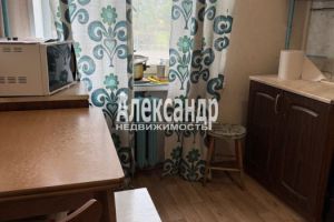 Продам квартиру 3-х комнатную с общей площадью 57.1м2, 1/5 эт., на улице Ленинградская ломоносовский  виллозскоеское поселение  малое карлино 10 подъезд, Ломоносовский район, г. Малое карлино дер, Ленинградская обл., Россия, агентство Александр-Недвижимость