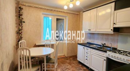 Продам квартиру 3-х комнатную с общей площадью 72.3м2, 4/9 эт., на улице Ленинградская кириши строителей, Киришский район, г. Кириши, Ленинградская обл., Россия, агентство Александр-Недвижимость. Фотография №1
