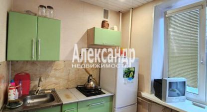 Продам квартиру 2-х комнатную с общей площадью 41.8м2, 4/5 эт., на улице Ленинградская кириши мира, Киришский район, г. Кириши, Ленинградская обл., Россия, агентство Александр-Недвижимость. Фотография №1