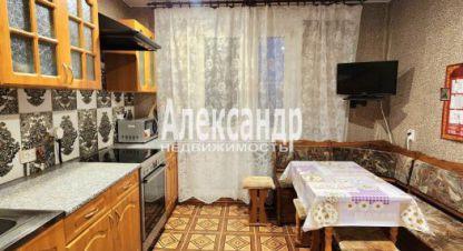 Продам квартиру 3-х комнатную с общей площадью 72м2, 5/5 эт., на улице Ленинградская кириши ленина, Киришский район, г. Кириши, Ленинградская обл., Россия, агентство Александр-Недвижимость. Фотография №1