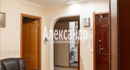 Продам квартиру 3-х комнатную с общей площадью 72.1м2, 5/9 эт., на улице Ленинградская гатчина 25 октября, Гатчинский район, г. Гатчина, Ленинградская обл., Россия, агентство Александр-Недвижимость. Фотография №1