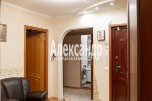Продам квартиру 3-х комнатную с общей площадью 72.1м2, 5/9 эт., на улице Ленинградская гатчина 25 октября, Гатчинский район, г. Гатчина, Ленинградская обл., Россия, агентство Александр-Недвижимость