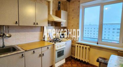 Продам квартиру 1 комнатную с общей площадью 33.5м2, 5/5 эт., на улице Ленинградская кириши ленина, Киришский район, г. Кириши, Ленинградская обл., Россия, агентство Александр-Недвижимость. Фотография №1