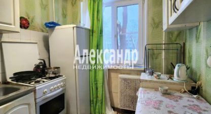 Продам квартиру 1 комнатную с общей площадью 30.5м2, 1/5 эт., на улице Ленинградская кириши школьный, Киришский район, г. Кириши, Ленинградская обл., Россия, агентство Александр-Недвижимость. Фотография №1