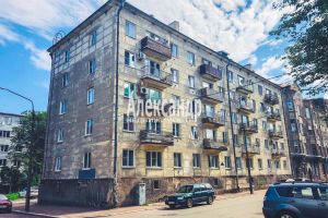 Продам квартиру 2-х комнатную с общей площадью 42.5м2, 5/5 эт., на улице Сержантская, Выборгский район, г. Выборг, Ленинградская обл., Россия, агентство Александр-Недвижимость