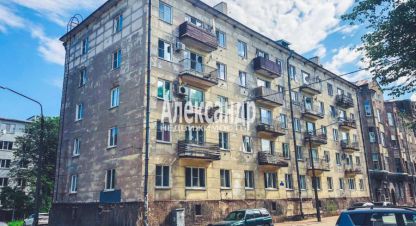 Продам квартиру 2-х комнатную с общей площадью 42.5м2, 5/5 эт., на улице Сержантская, Выборгский район, г. Выборг, Ленинградская обл., Россия, агентство Александр-Недвижимость. Фотография №1