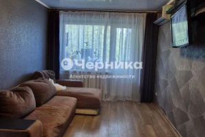 Продам квартиру 3-х комнатную с общей площадью 49м2, 3/5 эт., на улице Юности, г. Новочеркасск, Ростовская обл., Россия, агентство АН Черника