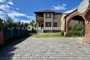 Продам дом 7-ти комнатный с общей площадью 210м2, на улице Рождественский пер, г. Шахты, Ростовская обл., Россия, агентство АН Черника Продам дом 7-ти комнатный с общей площадью 210м2, на улице Рождественский пер, г. Шахты, Ростовская обл., Россия, агентство АН Черника