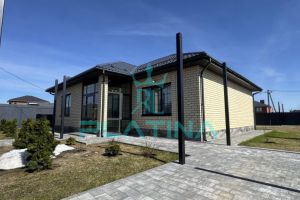 Продам дом 4-х комнатный с общей площадью 100м2, на улице 100 лет тасср, г. Малые кабаны, Татарстан респ., Россия, агентство Платина