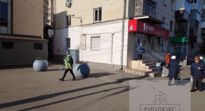 Сдам торговое помещение с общей площадью 28м2, на улице Гагарина, г. Челябинск, Челябинская обл., Россия, агентство РиоЛюкс. Фотография №1