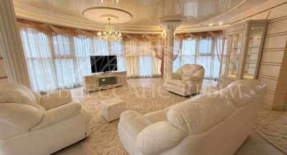 Продам квартиру 3-х комнатную с общей площадью 120м2, 6/10 эт., на улице Героев Бреста, г. Севастополь, Крым авт. респ., Россия, агентство ООО Ренессанс Крым. Фотография №1