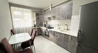 Купить квартиру 1 комнатную, 40.6 кв. м. Фотография №1 Продам квартиру 1 комнатную с общей площадью 40.6м2, 1/10 эт., на улице Античный, г. Севастополь, Крым авт. респ., Россия, агентство ООО Ренессанс Крым. Фотография №1