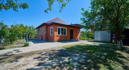 Купить дом 2-х комнатную, 92 кв. м. Фотография №1 Продам дом 2-х комнатный с общей площадью 92м2, на улице Светлая ул, г. Градостроитель (ст-ца елизаветинская) тер снт, Краснодарский край, Россия, агентство Аурус-Риэлт. Фотография №1