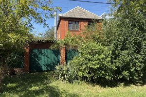 Продам дом 5-ти комнатный с общей площадью 126м2, на улице 1-я сторожевая ул, г. Ленина х, Краснодарский край, Россия, агентство Аурус-Риэлт