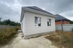 Продам дом 3-х комнатный с общей площадью 98м2, на улице Светлая ул, г. Краснодар, Краснодарский край, Россия, агентство Аурус-Риэлт Продам дом 3-х комнатный с общей площадью 98м2, на улице Светлая ул, г. Краснодар, Краснодарский край, Россия, агентство Аурус-Риэлт