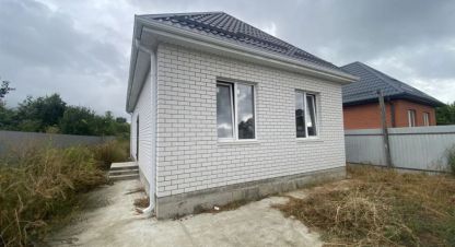 Купить дом 3-х комнатную, 98 кв. м. Фотография №1 Продам дом 3-х комнатный с общей площадью 98м2, на улице Светлая ул, г. Краснодар, Краснодарский край, Россия, агентство Аурус-Риэлт. Фотография №1