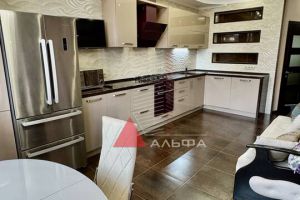 Продам квартиру 1 комнатную с общей площадью 63м2, 1/9 эт., на улице Балаклавская, г. Симферополь , Крым авт. респ., Россия, агентство Альфа Недвижимость