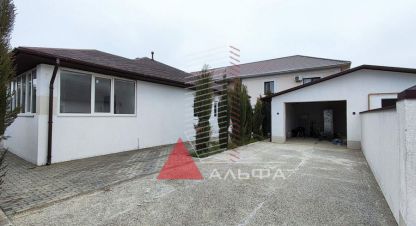 Купить дом 3-х комнатную, 140 кв. м. Фотография №1 Продам дом 3-х комнатный с общей площадью 140м2, г. Заозерное , Крым авт. респ., Россия, агентство Альфа Недвижимость. Фотография №1