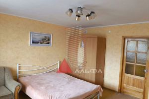 Продам квартиру 1 комнатную с общей площадью 36м2, 3/10 эт., на улице Победы, г. Евпатория, Крым авт. респ., Россия, агентство Альфа Недвижимость