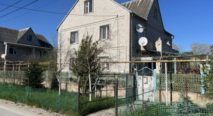 Продам дом 6-ти комнатный с общей площадью 203.3м2, на улице Большевистская, г. Хмельницкое, Крым авт. респ., Россия, агентство Центр продаж НОВОСТРОЙКИ. Фотография №1