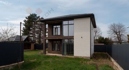 Купить дом 3-х комнатную, 140.6 кв. м. Фотография №1 Продам дом 3-х комнатный с общей площадью 140.6м2, на улице Октябрьская ул, г. Старокорсунская ст-ца, Краснодарский край, Россия, агентство Мореон Инвест. Фотография №1
