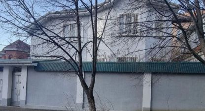 Купить дом 4-х комнатную, 267.2 кв. м. Фотография №1 Продам дом 4-х комнатный с общей площадью 267.2м2, на улице Васюринский пер, Западный окр район, г. Краснодар, Краснодарский край, Россия, агентство Мореон Инвест. Фотография №1