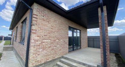 Купить дом 5-ти комнатную, 115 кв. м. Фотография №1 Продам дом 5-ти комнатный с общей площадью 115м2, на улице Гаагская, г. Краснодар, Краснодарский край, Россия, агентство Аурус-Риэлт. Фотография №1