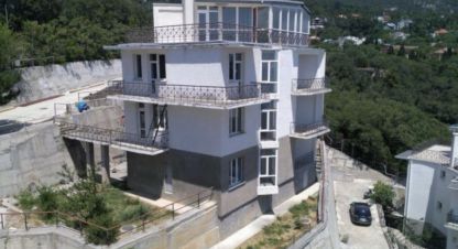 Купить коттедж/дачу 9-ти комнатную, 300 кв. м. Фотография №1 Продам коттедж/дачу 9-ти комнатную с общей площадью 300м2, на улице Авроры, г. Восход , Крым авт. респ., Россия, агентство АН Метр Крым Сочи. Фотография №1