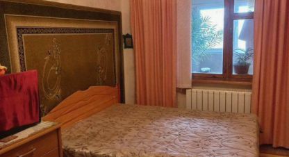 Продам квартиру 2-х комнатную с общей площадью 52.2м2, 2/5 эт., на улице Челнокова, г. Феодосия , Крым авт. респ., Россия, агентство АН Метр Крым Сочи. Фотография №1