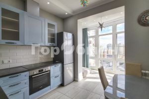 Продам квартиру 2-х комнатную с общей площадью 66м2, 13/28 эт., на улице Красногорский бульвар, г. Красногорск, Московская обл., Россия, агентство ГорОбмен