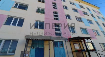 Купить квартиру 1 комнатную, 36.6 кв. м. Фотография №1 Продам квартиру 1 комнатную с общей площадью 36.6м2, 1/5 эт., на улице Мелиораторов ул, г. Ола, Магаданская обл., Россия, агентство Империя Недвижимости. Фотография №1