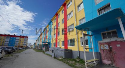 Купить квартиру 2-х комнатную, 43.1 кв. м. Фотография №1 Продам квартиру 2-х комнатную с общей площадью 43.1м2, 2/4 эт., на улице Октябрьская ул, г. Ола, Магаданская обл., Россия, агентство Империя Недвижимости. Фотография №1