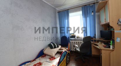 Купить квартиру 3-х комнатную, 69.2 кв. м. Фотография №1 Продам квартиру 3-х комнатную с общей площадью 69.2м2, 4/5 эт., на улице Мелиораторов ул, г. Ола, Магаданская обл., Россия, агентство Империя Недвижимости. Фотография №1