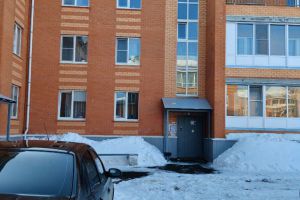 Продам квартиру 2-х комнатную с общей площадью 57м2, 1/3 эт., на улице Космонавтов, г. Кетово с, Курганская обл., Россия, агентство Домовой45 Продам квартиру 2-х комнатную с общей площадью 57м2, 1/3 эт., на улице Космонавтов, г. Кетово с, Курганская обл., Россия, агентство Домовой45