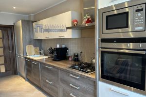 Продам квартиру 3-х комнатную с общей площадью 124.5м2, 2/5 эт., на улице Сибирская, Швейная фирма район, г. Курган, Курганская обл., Россия, агентство Домовой45