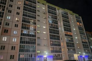Продам квартиру 2-х комнатную с общей площадью 41.9м2, 1/10 эт., на улице 7 микро, Заозерный район, г. Курган, Курганская обл., Россия, агентство Домовой45