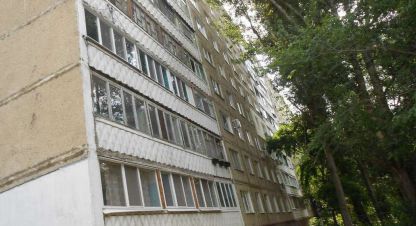 Купить квартиру 4-х комнатную, 86.7 кв. м. Фотография №1 Продам квартиру 4-х комнатную с общей площадью 86.7м2, 6/9 эт., на улице Геофизическая, Кировский район, г. Саратов, Саратовская обл., Россия, агентство АН Империя. Фотография №1