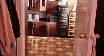 Купить квартиру 3-х комнатную, 54 кв. м. Фотография №1 Продам квартиру 3-х комнатную с общей площадью 54м2, 5/9 эт., на улице Имени а н радищева, Волжский район, г. Саратов, Саратовская обл., Россия, агентство АН Империя. Фотография №1