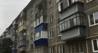 Продам квартиру 2-х комнатную с общей площадью 44.4м2, 4/5 эт., на улице Дзержинского, Северный район, г. Курган, Курганская обл., Россия, агентство Домовой45. Фотография №1